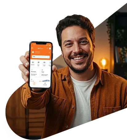 Pessoa segurando smartphone exibindo a tela da Conta Digital Efí Bank
