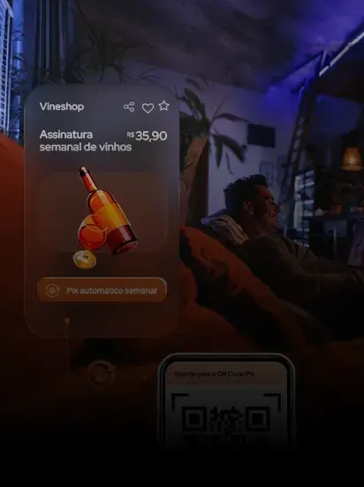 Usuário sentado, com o celular na mão programando um pix automático